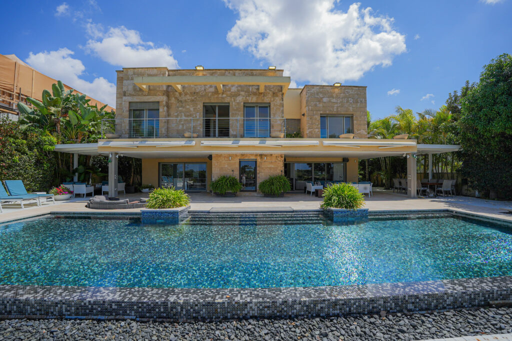 וילה למכירה בדיסקונט